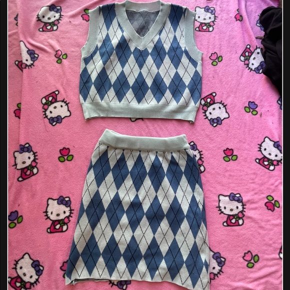 Hot Topic Sweaters - Sweater vest top and skirt set Sz XS